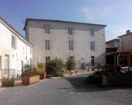 Holiday home Familial -- Les Palmiers Gemozac