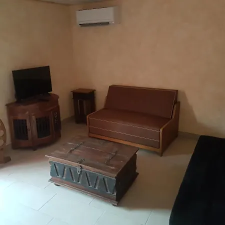 Familial -- Les Palmiers * Gémozac